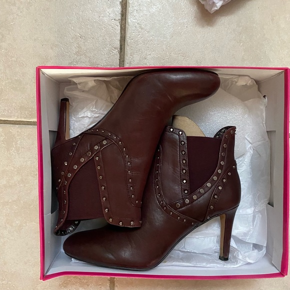 Vince Camuto- leather booties - Picture 3 of 4